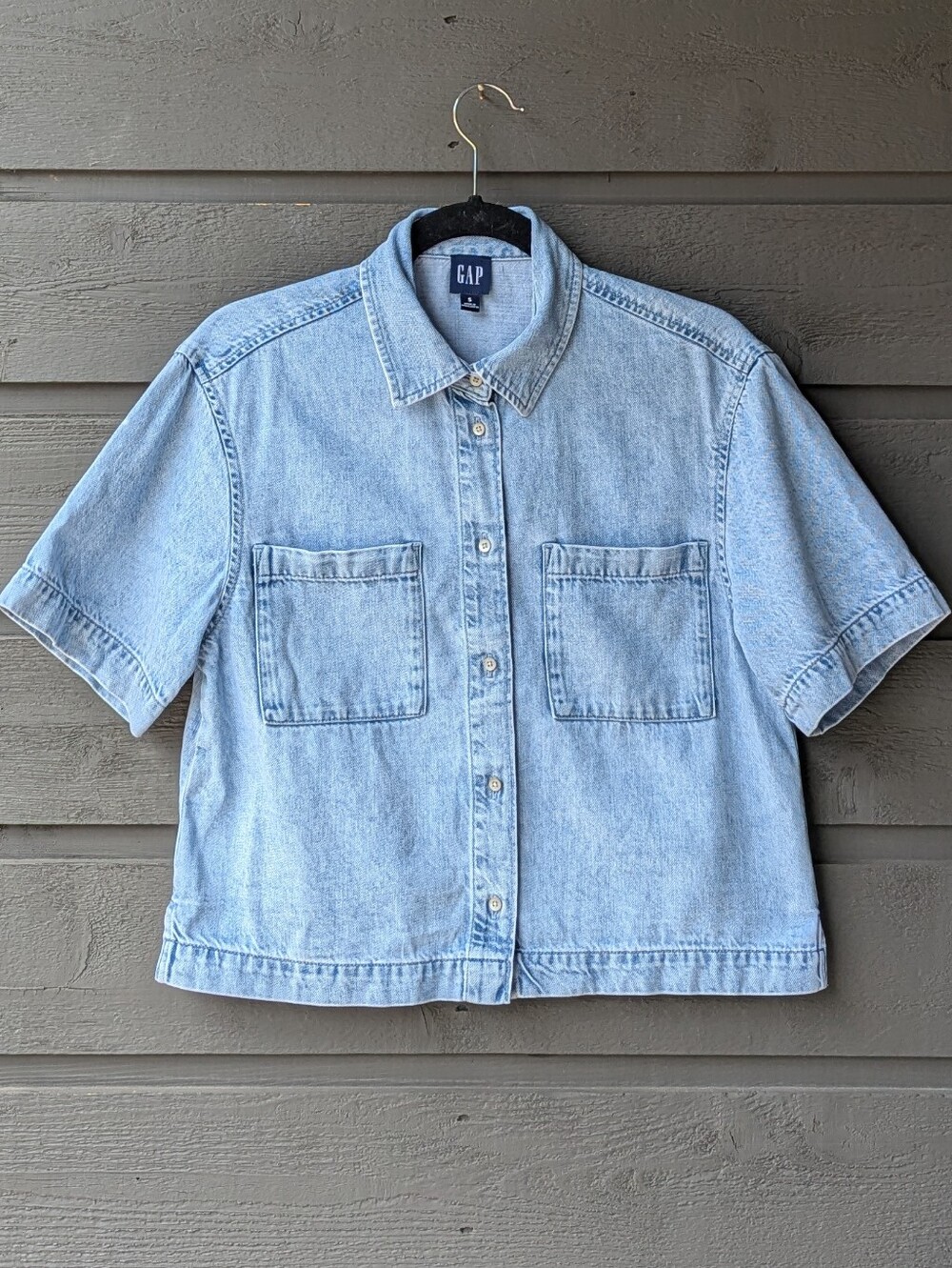 GAP Light Wash Short-Sleeve Cropped Denim Shirt Pockets Boxy Fit Size Small